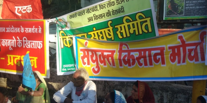कारपोरेट हितेषी सरकार के खिलाफ इंदौर में प्रभावी धरना: किसान विरोधी काले कानून वापस लेना ही होंगे