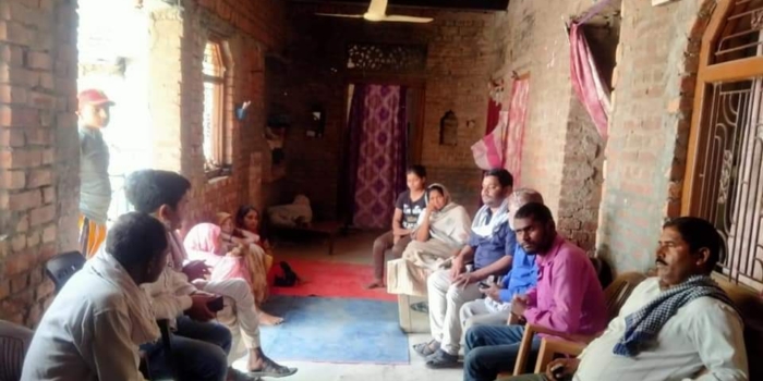 आजमगढ़ में किसान की आत्महत्या के बाद रिहाई मंच ने की परिजनों से मुलाकात